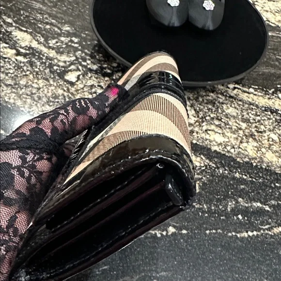 Burberry Black Novacheck Canvas and Patent Leather Penrose Continental Wallet - Picture 13 of 13